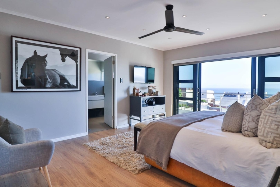 5 Bedroom Property for Sale in De Kelders Western Cape